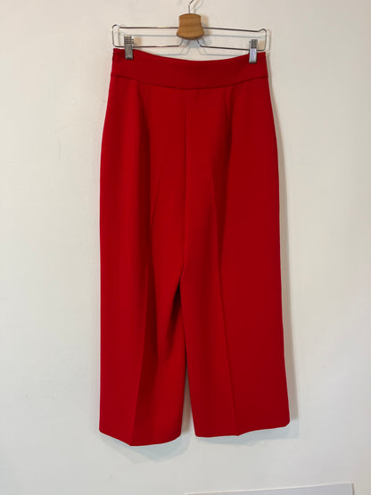 ZARA. Pantalón rojo pinzas. T M