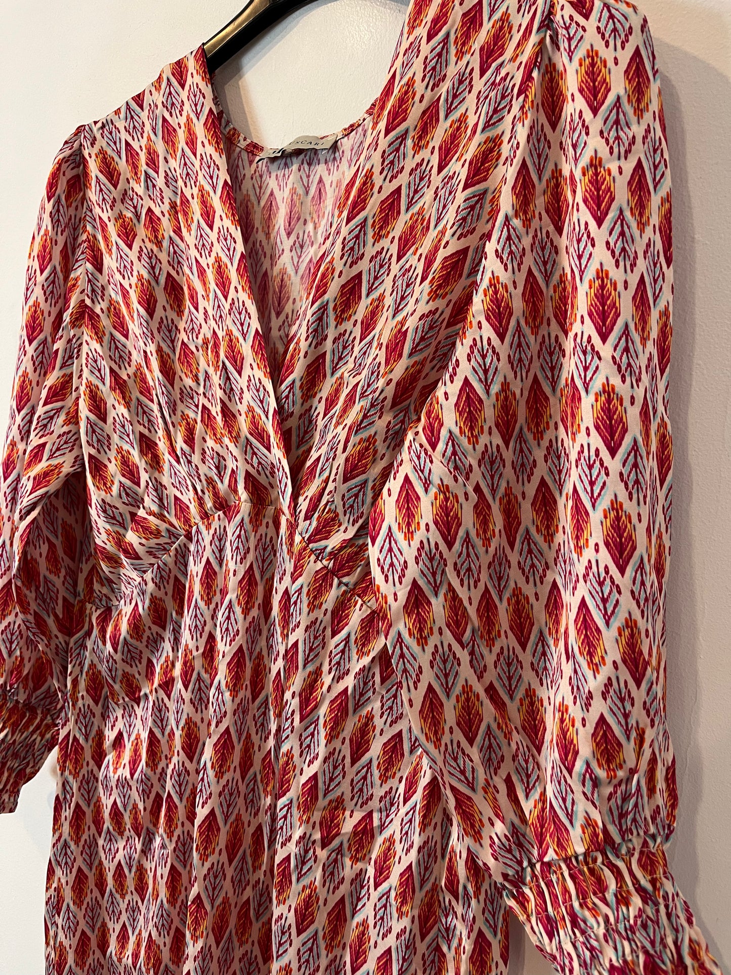 MUSCARI. Vestido beige flechas T. (s/m)