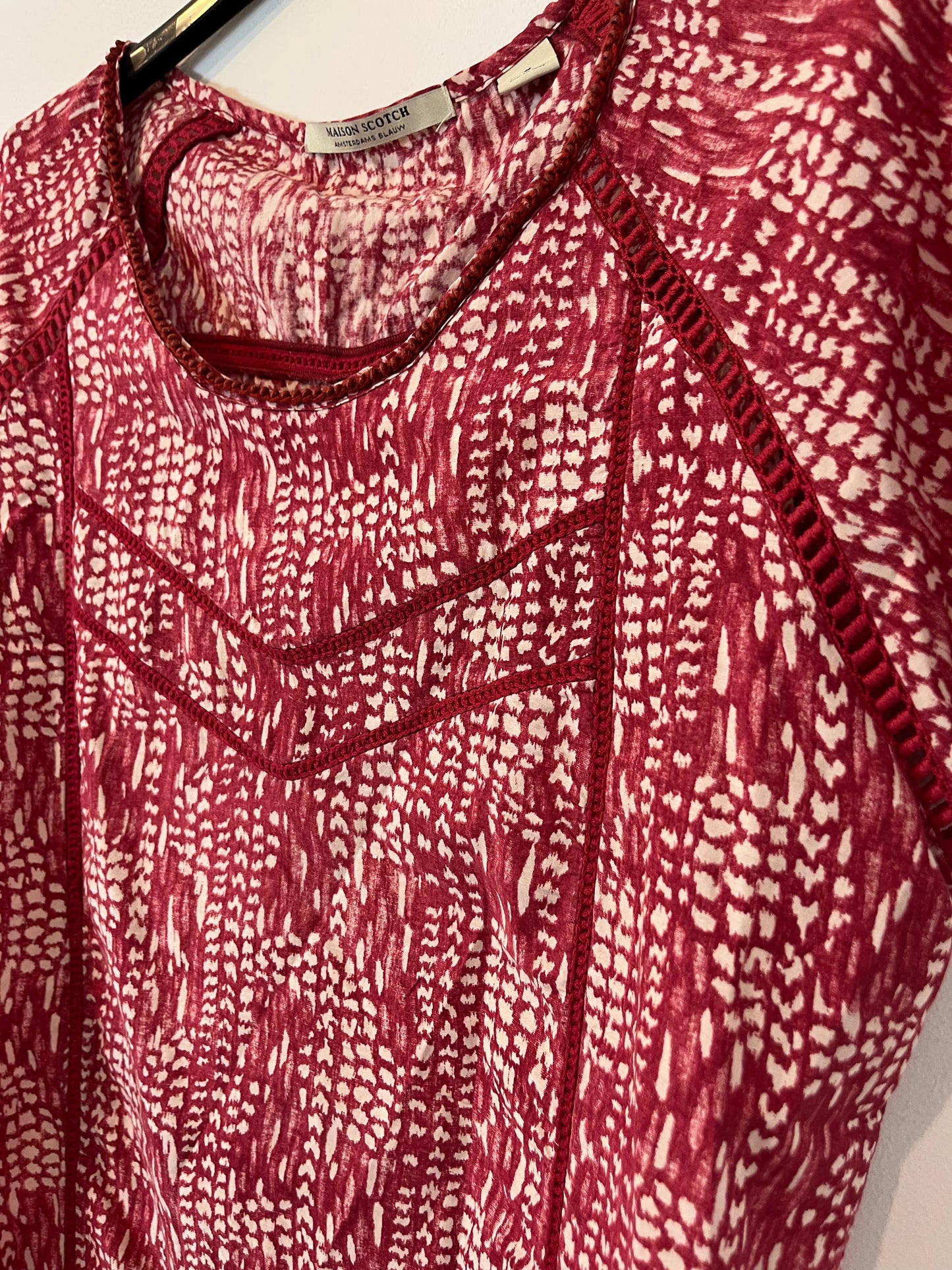 MAISON SCOTCH. Blusa rosa estampando blanco T.2 (m)