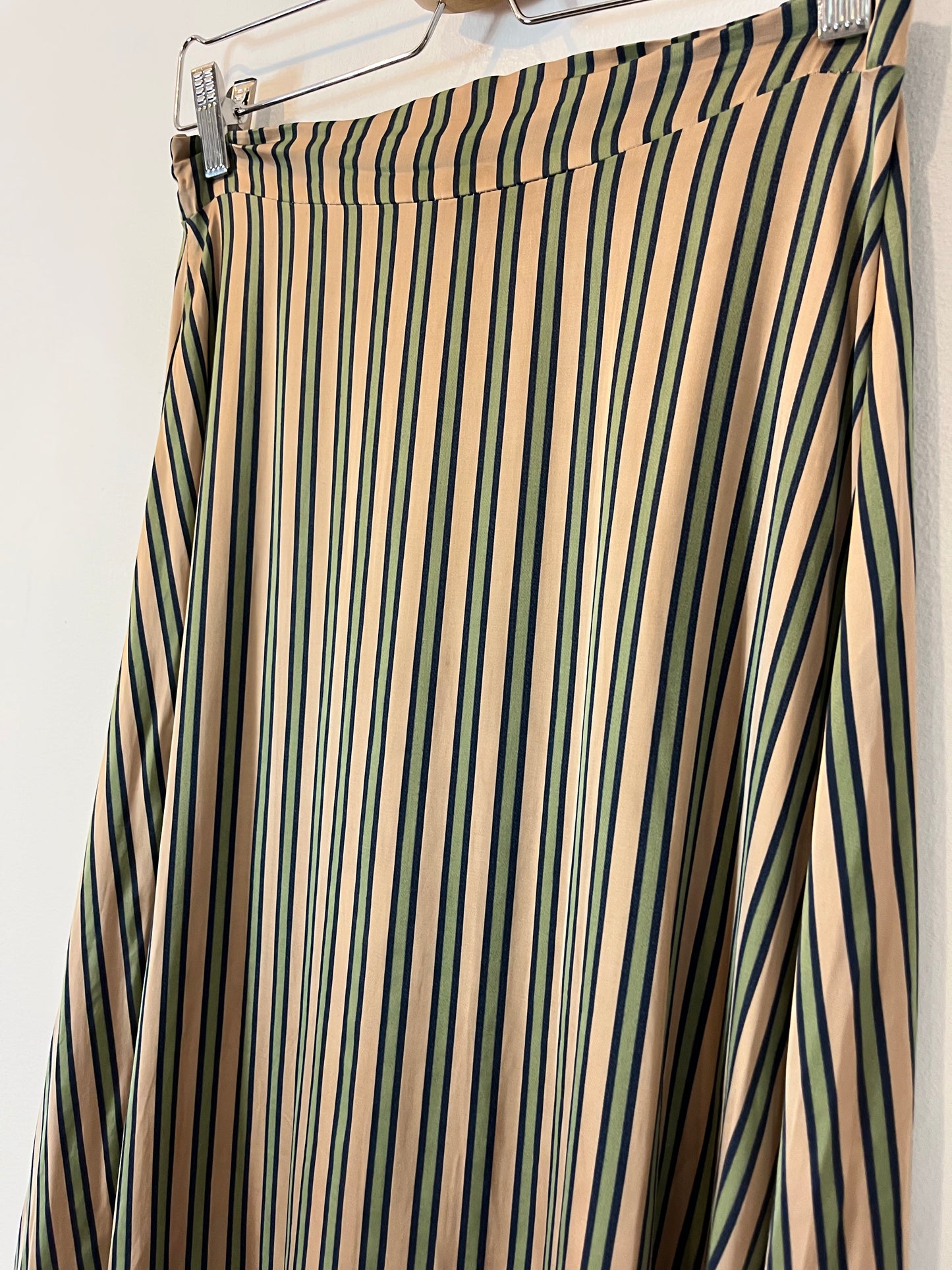 ZUA. Falda mdi beige rayas TU(S)