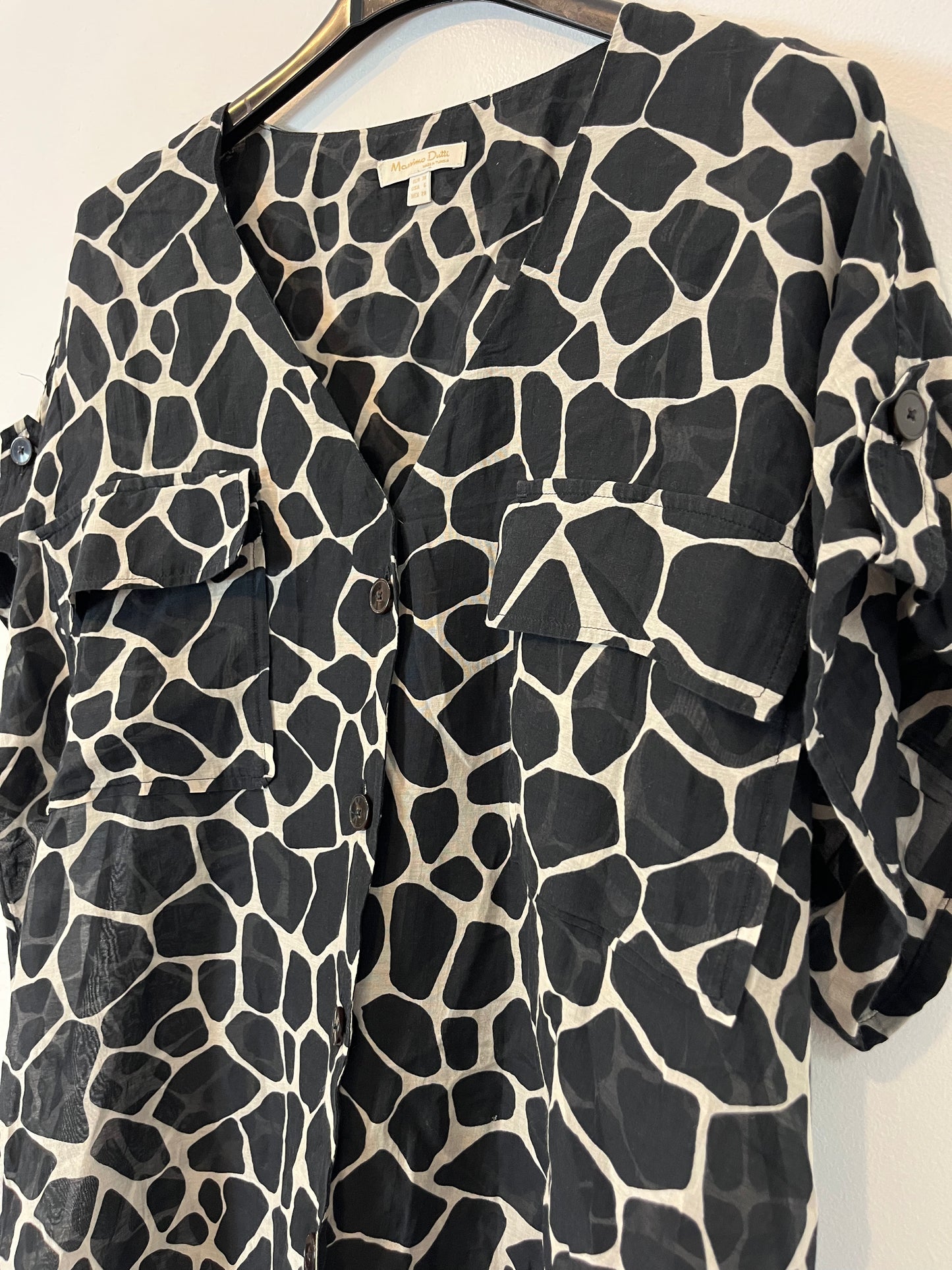 MASSIMO DUTTI. Blusa fluida bicolor. T 38