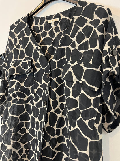 MASSIMO DUTTI. Blusa fluida bicolor. T 38