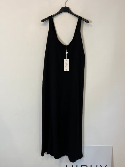 ALGO BONITO. Vestido negro fluido T.(s/m)