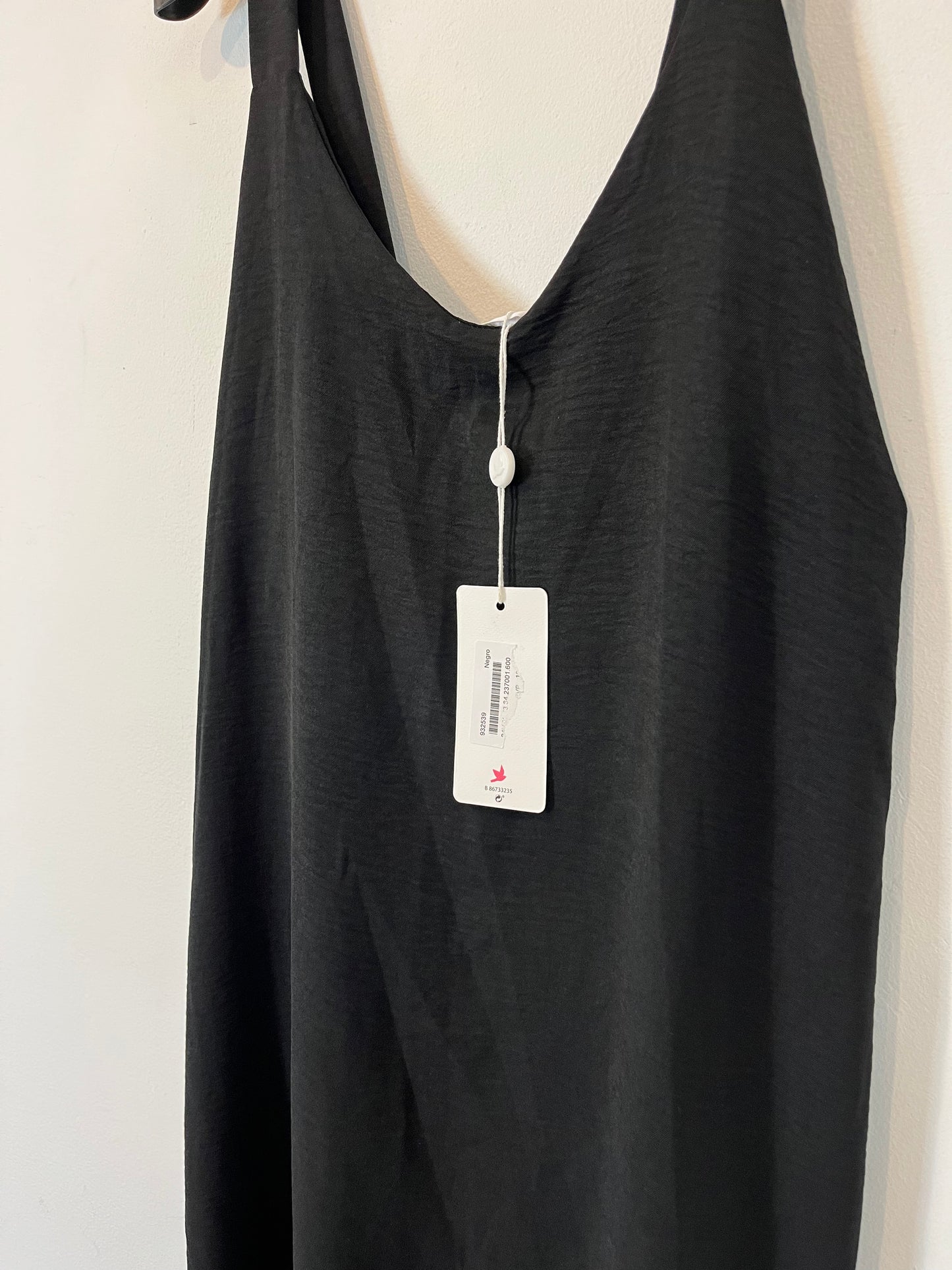 ALGO BONITO. Vestido negro fluido T.(s/m)