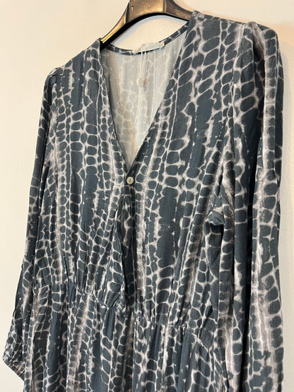 MONISQUI. Vestido largo estampado azules. T M