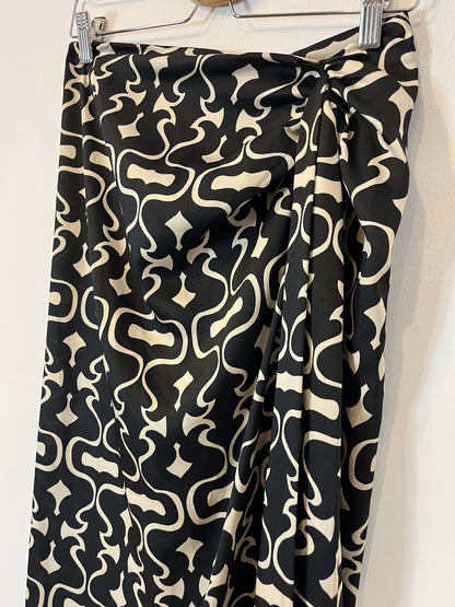 ZARA. Falda midi satinada nudo. T S