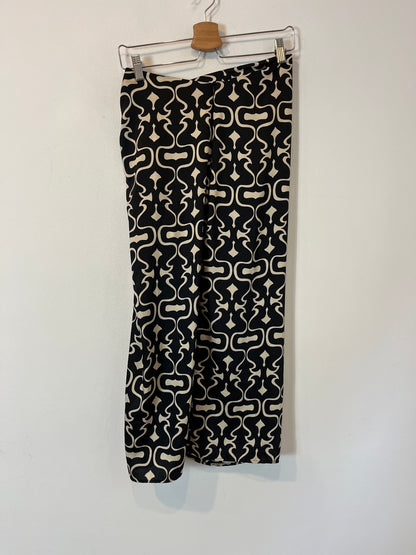 ZARA. Falda midi satinada nudo. T S