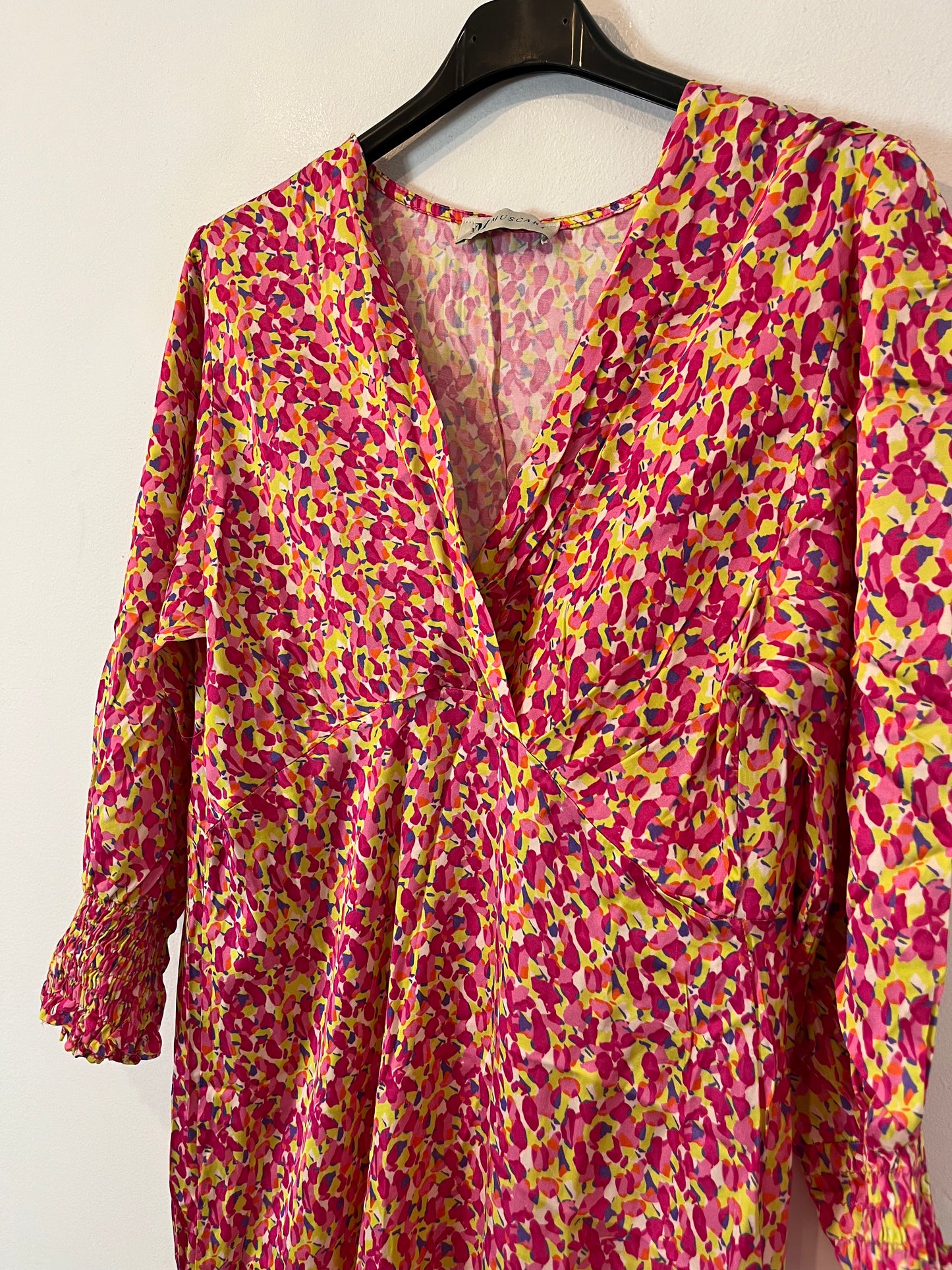 MUSCARI. Vestido midi tonos flúor. T M