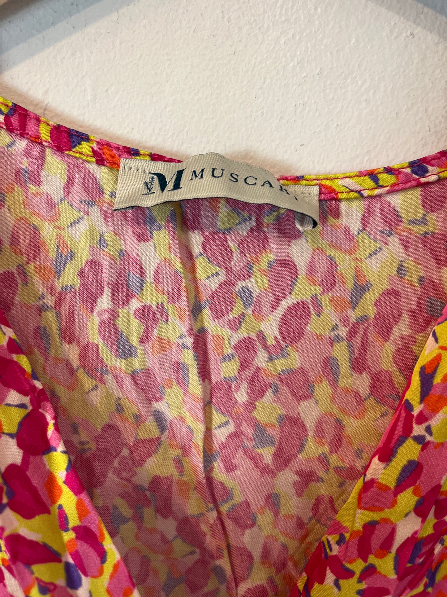 MUSCARI. Vestido midi tonos flúor. T M