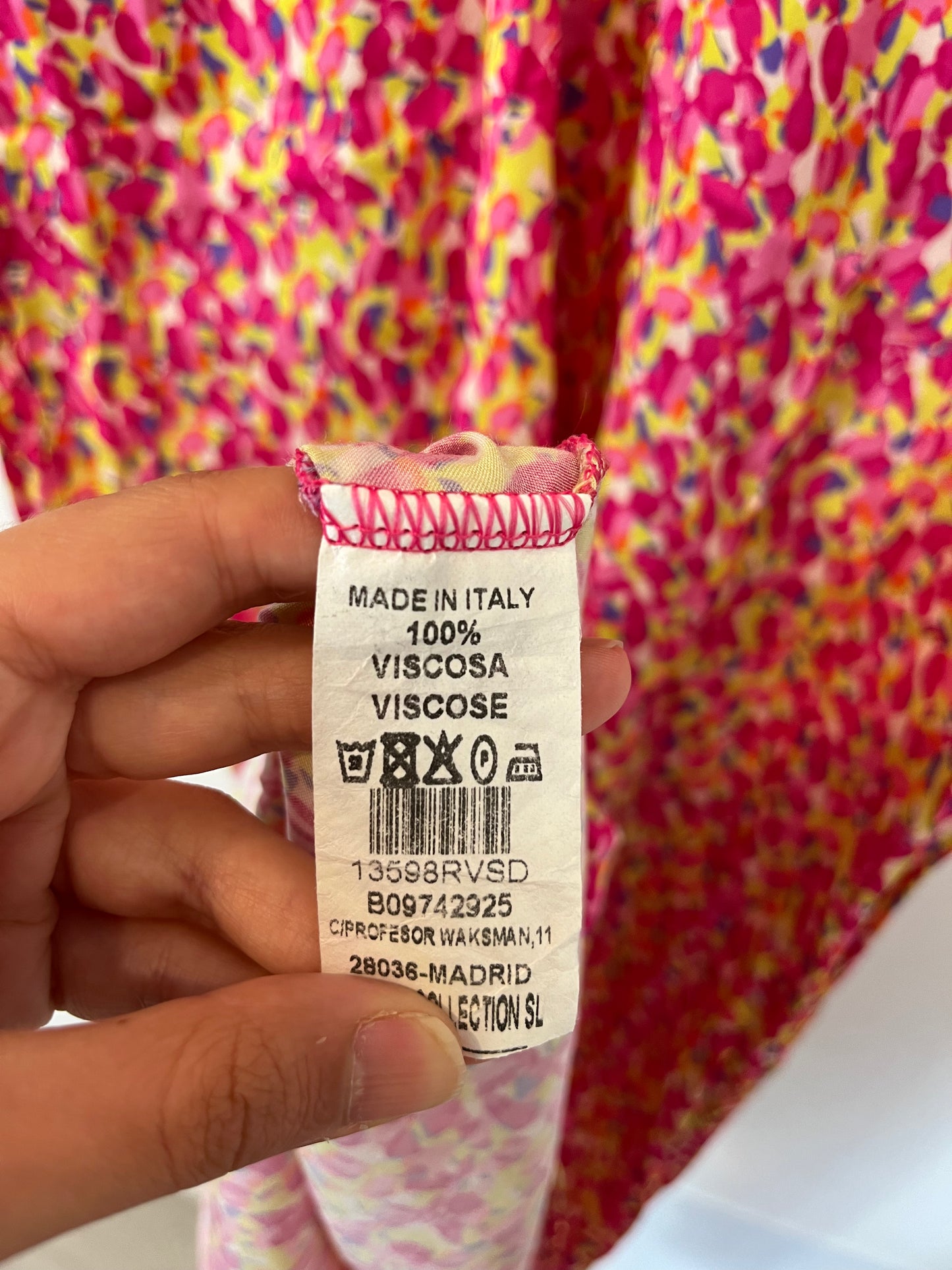 MUSCARI. Vestido midi tonos flúor. T M