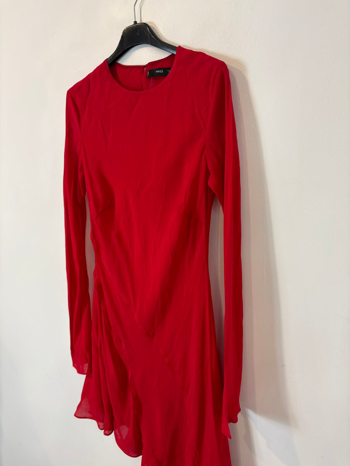 MANGO. Vestido rojo asimétrico fluido