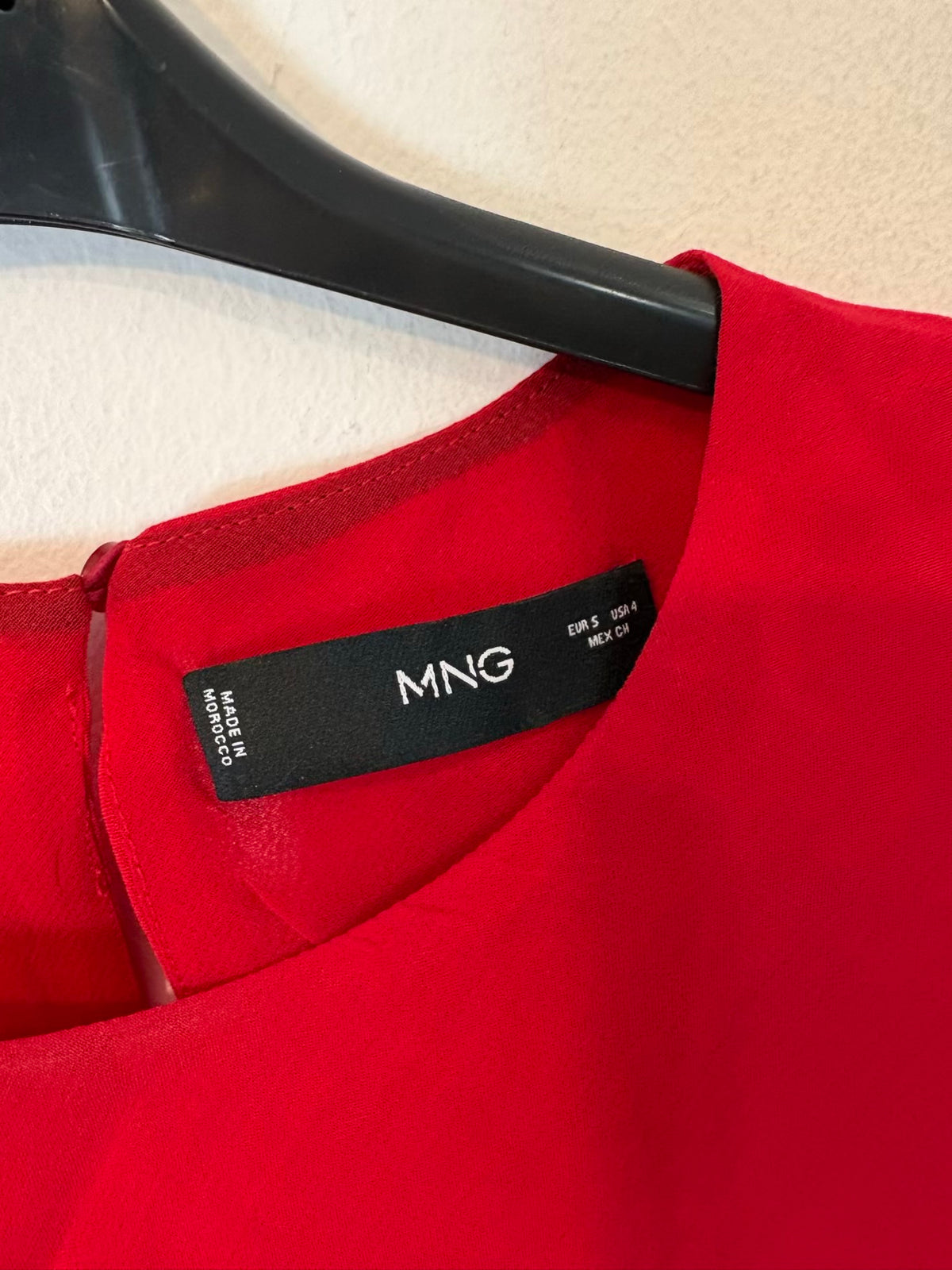 MANGO. Vestido rojo asimétrico fluido