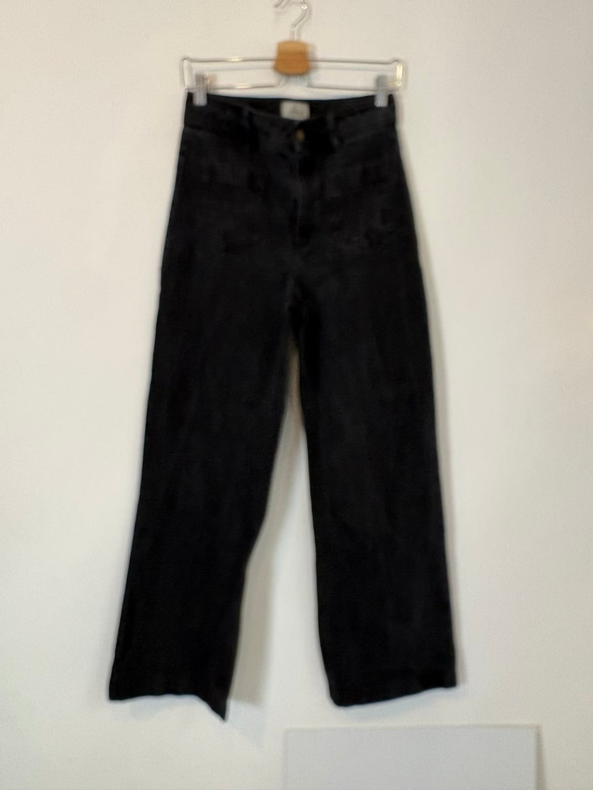 SÉZANE. Denim negro bolsillos