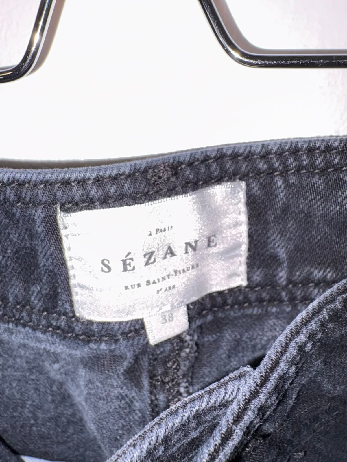 SÉZANE. Denim negro bolsillos