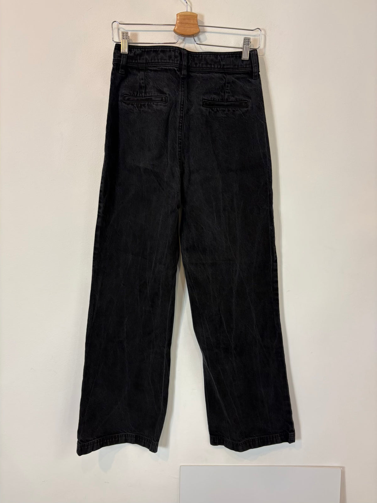 SÉZANE. Denim negro bolsillos