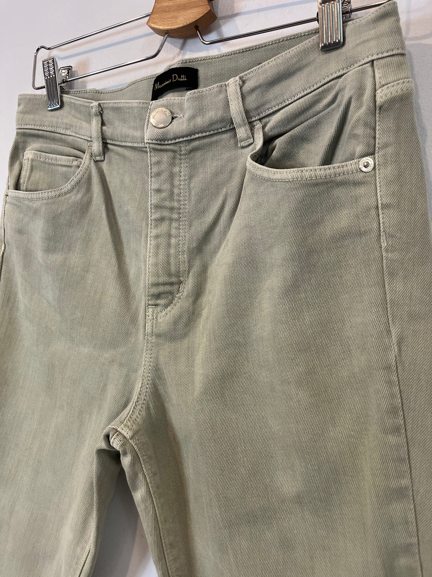 MASSIMO DUTTI. Pantalón denim verde T.38