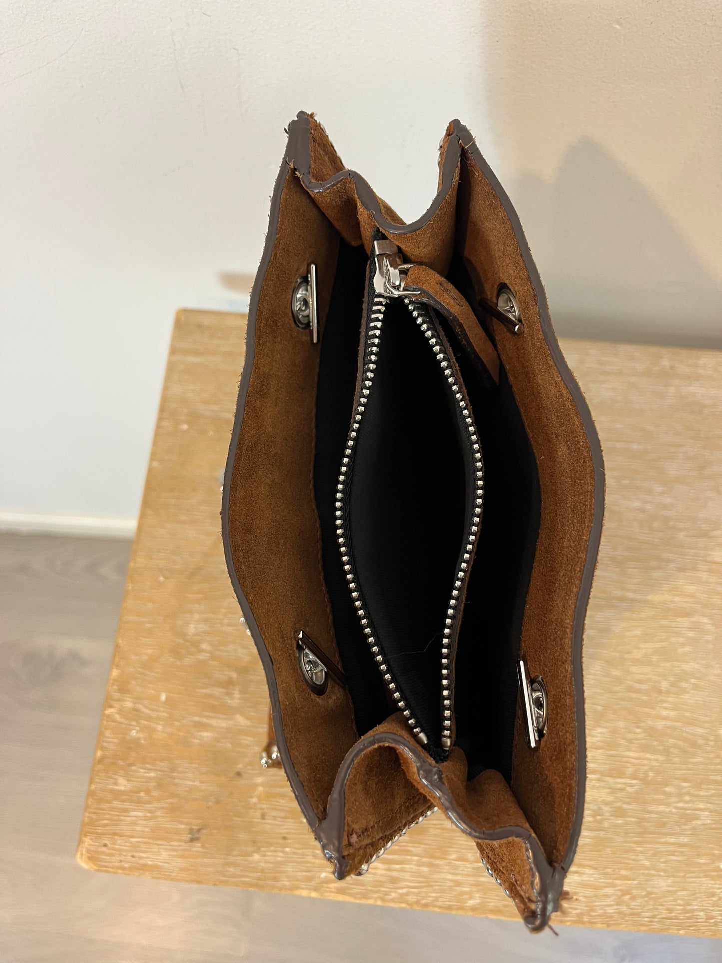 ZARA. Bolso tachuelas plateadas