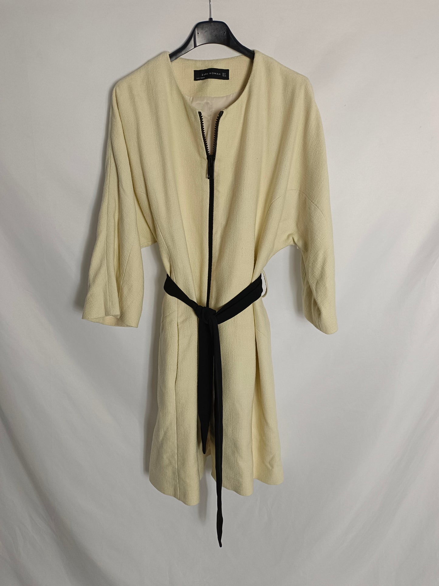 ZARA. Beige coat with black bow Tm