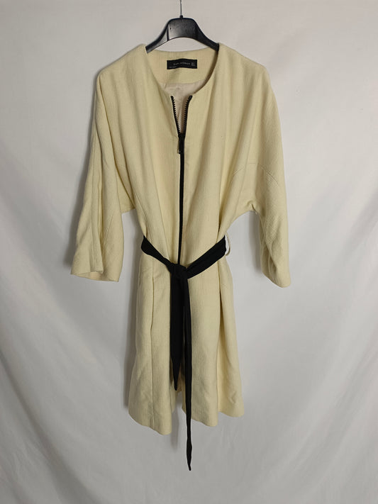 ZARA. Abrigo beige lazada negra T.m
