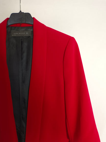 ZARA. Basic red blazer Ts