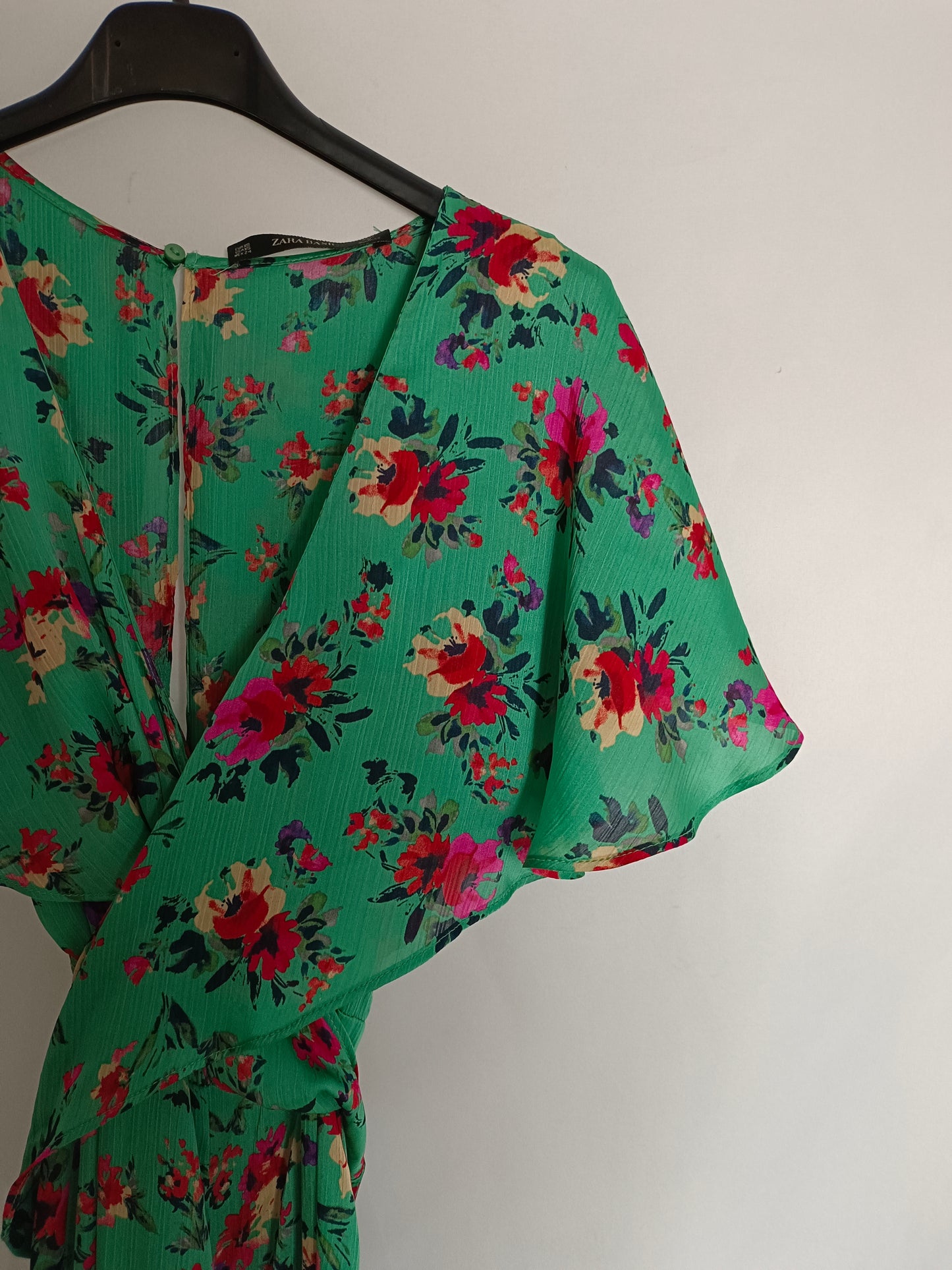 ZARA. Mono verde flores T.xs