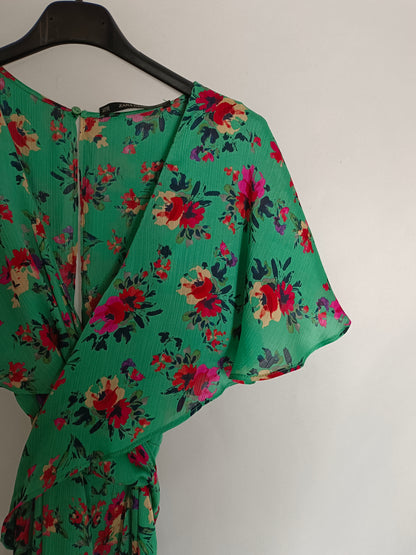 ZARA. Mono verde flores T.xs