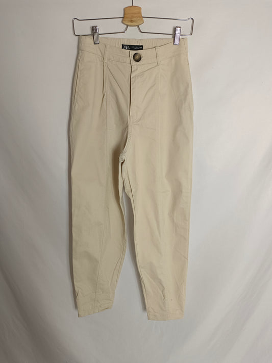 ZARA. Pantalón beige pinzas T.xs