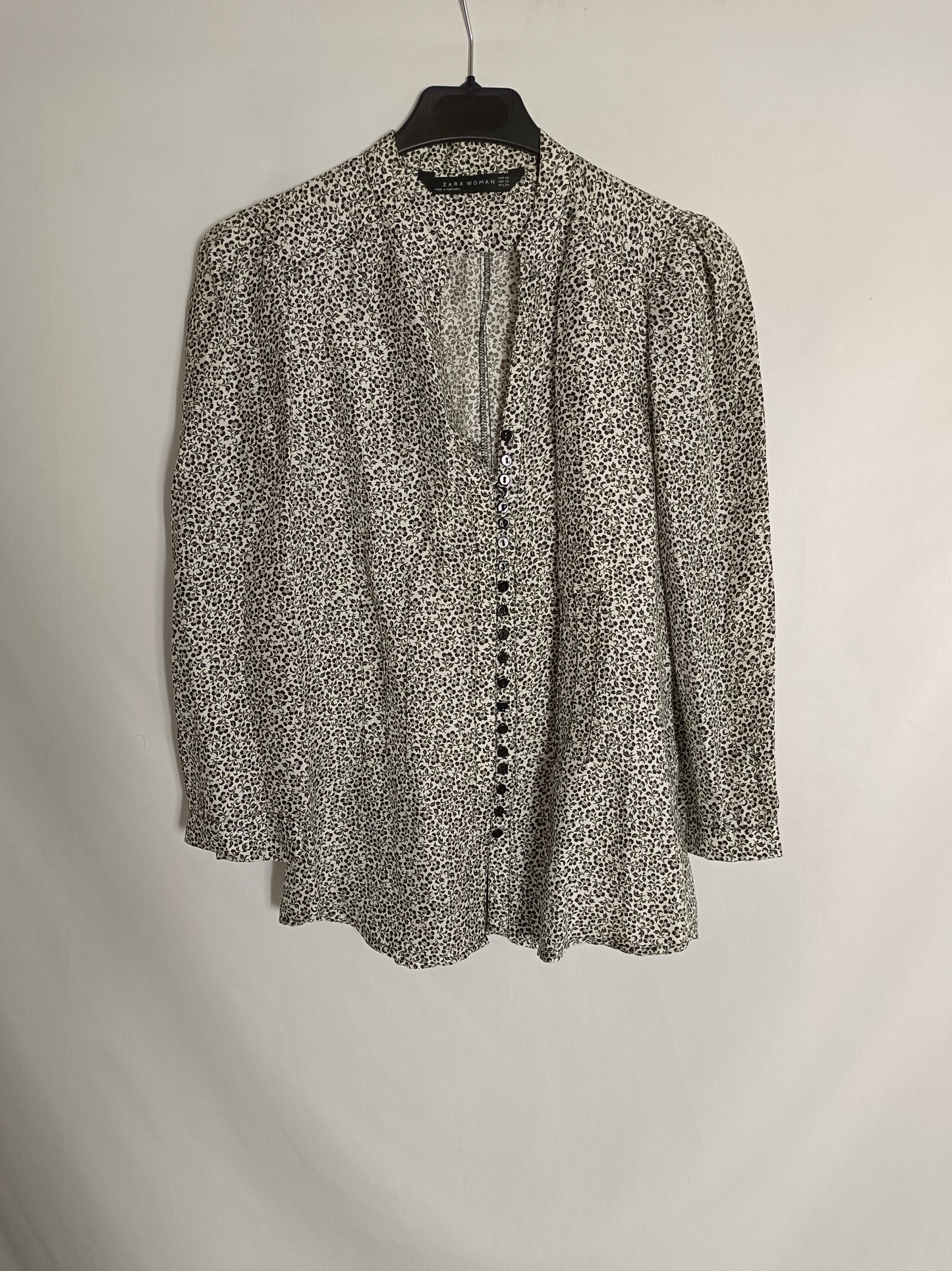 ZARA. White floral blouse T.xs