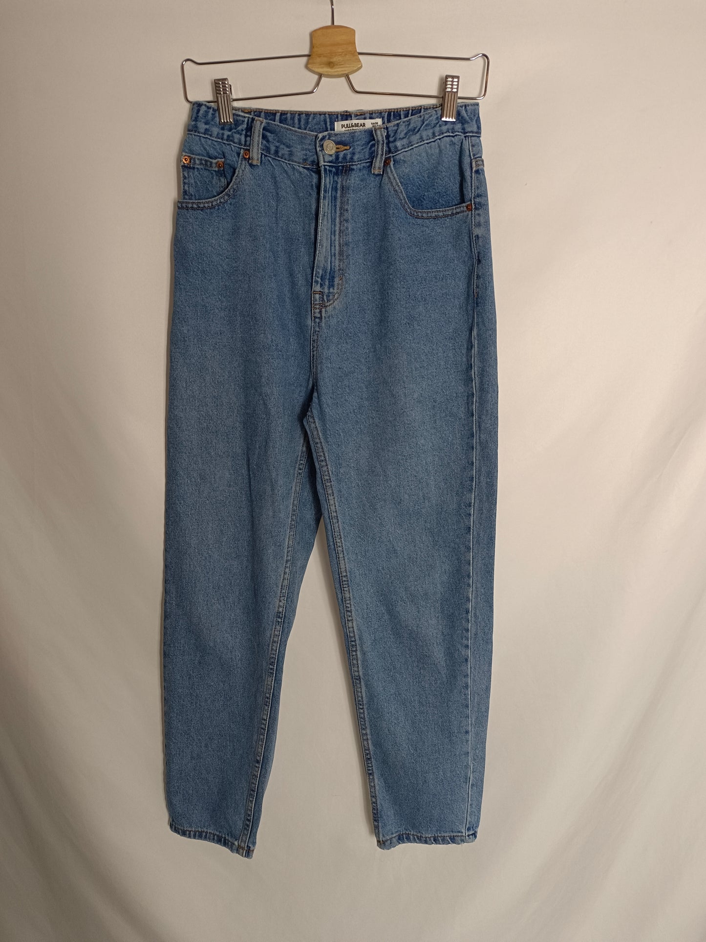 PULL&BEAR. Pantalón monfit vaquero T.36