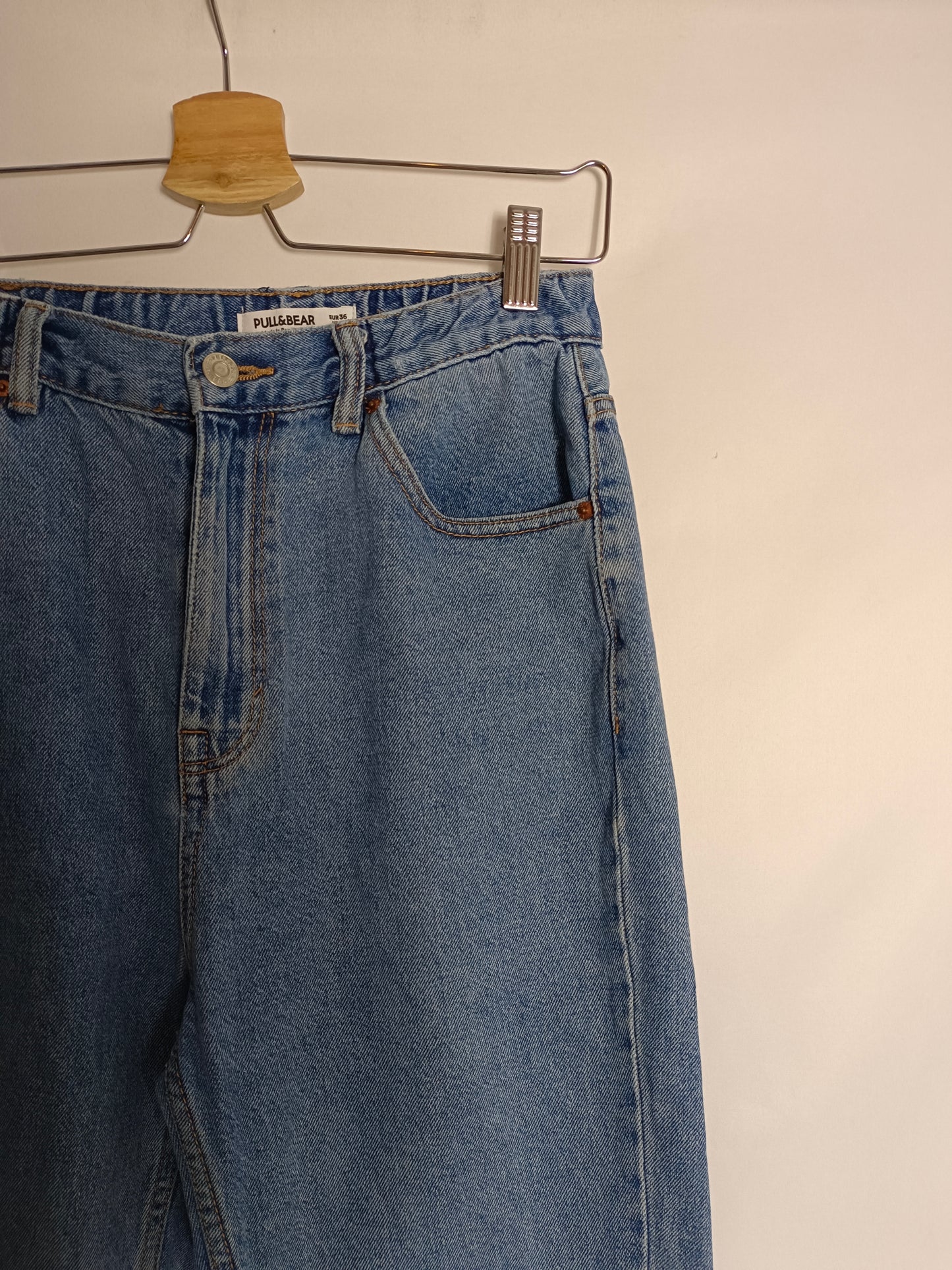 PULL&BEAR. Pantalón monfit vaquero T.36
