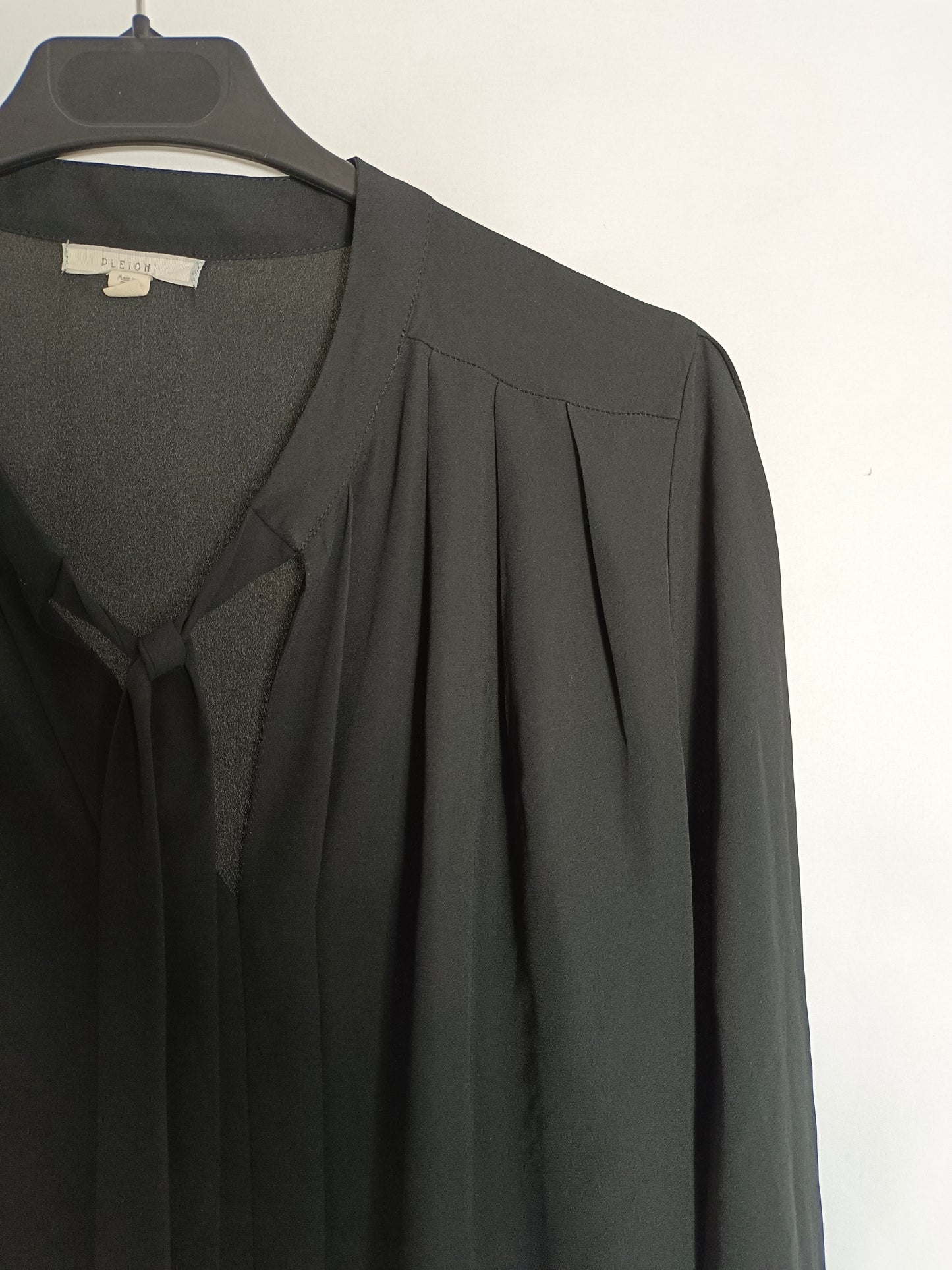 PLEIONE. Black bow Ts blouse