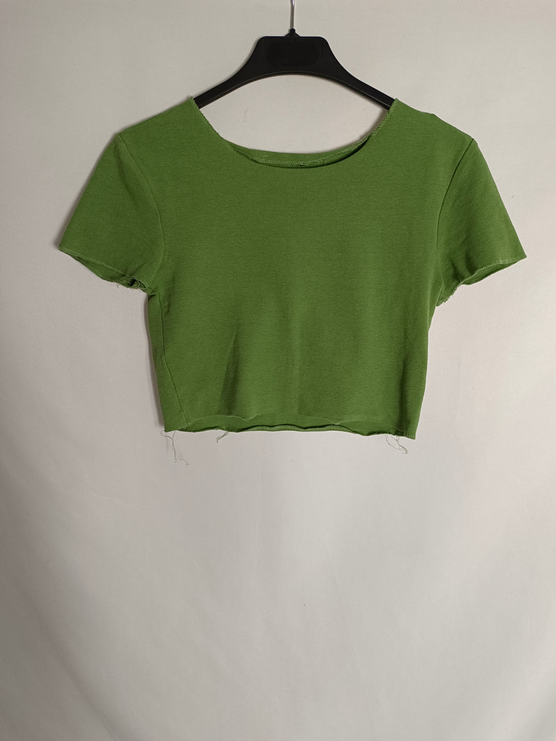 ZARA. Camiseta cropt verde T.s