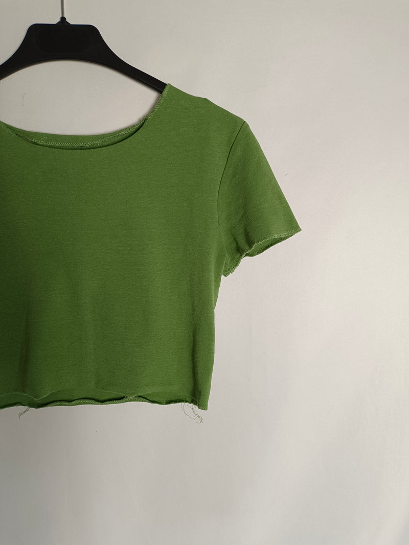 ZARA. Camiseta cropt verde T.s