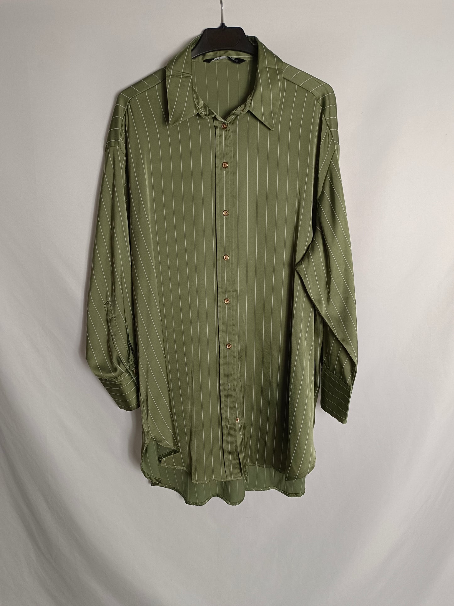 ZARA. Blusa verde oversized T.xs