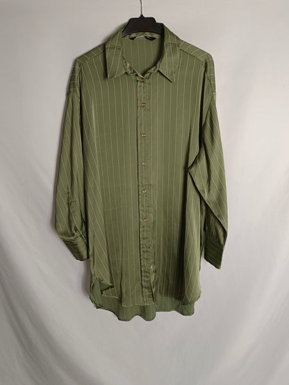 ZARA. Blusa verde oversized T.xs
