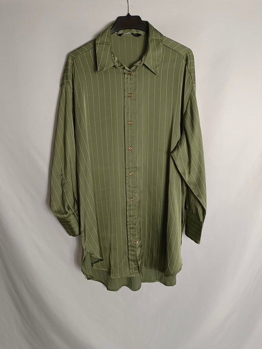 ZARA. Blusa verde oversized T.xs