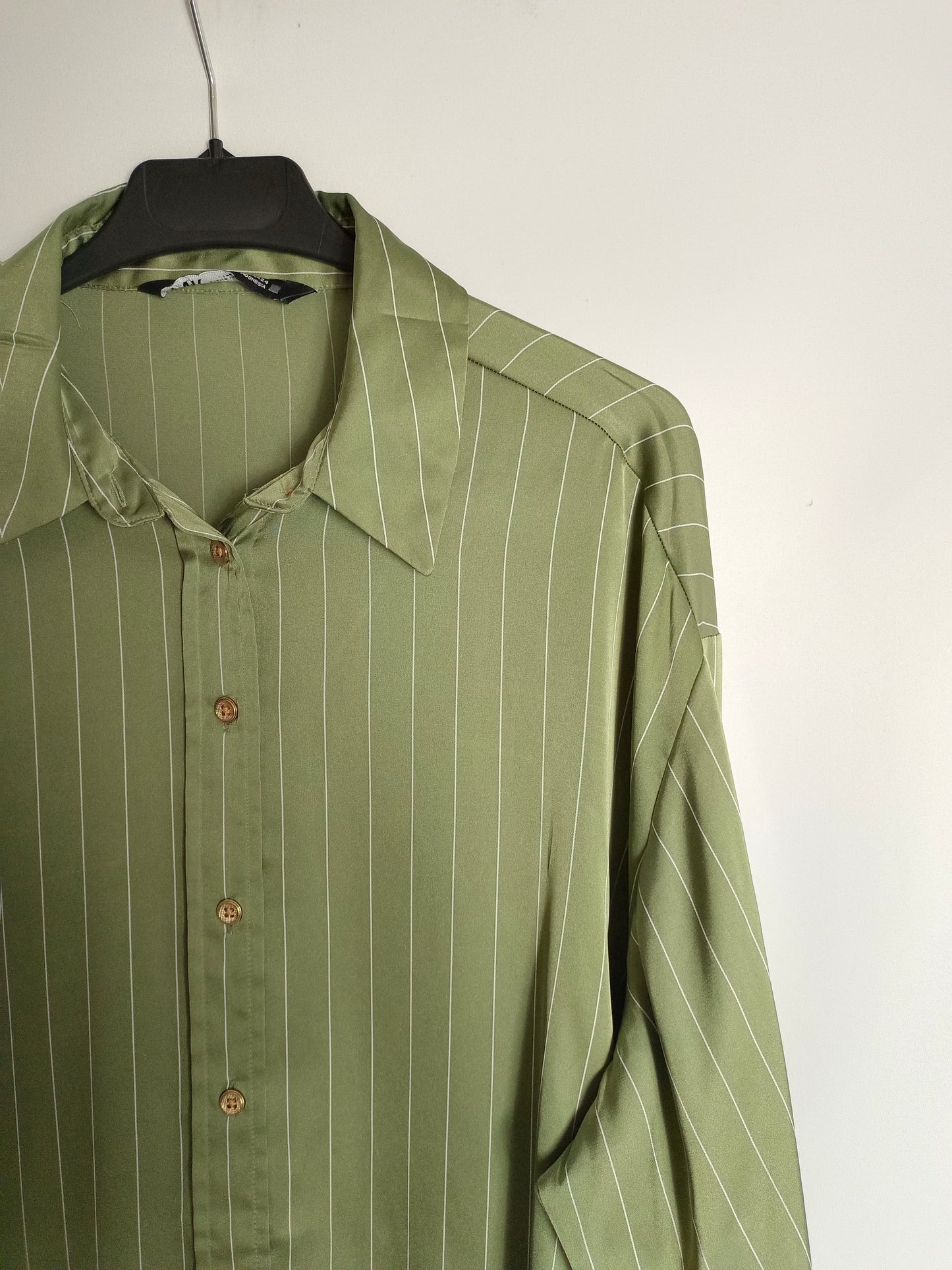 ZARA. Blusa verde oversized T.xs