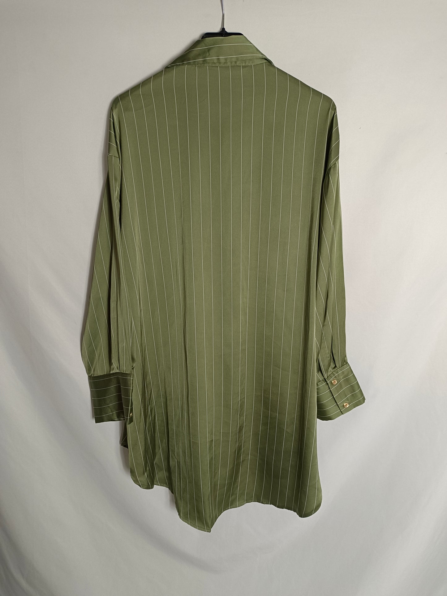 ZARA. Blusa verde oversized T.xs