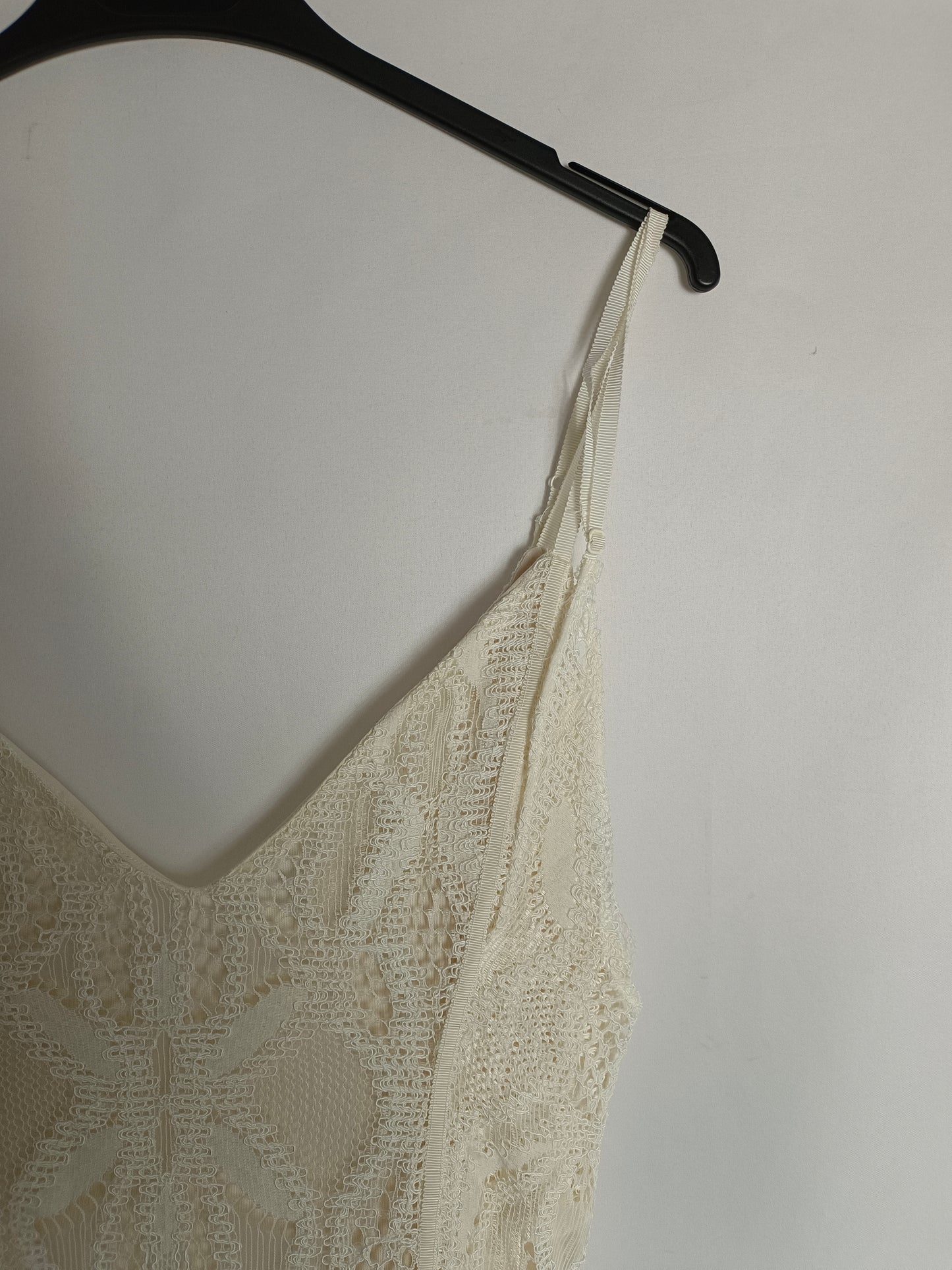 ZARA. vestido encaje beige T.s