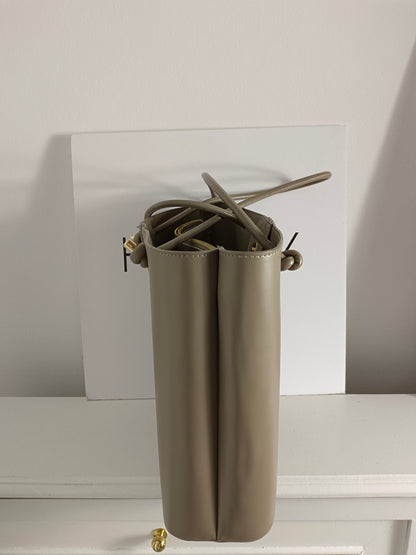 ZARA. Bolso beige polipiel