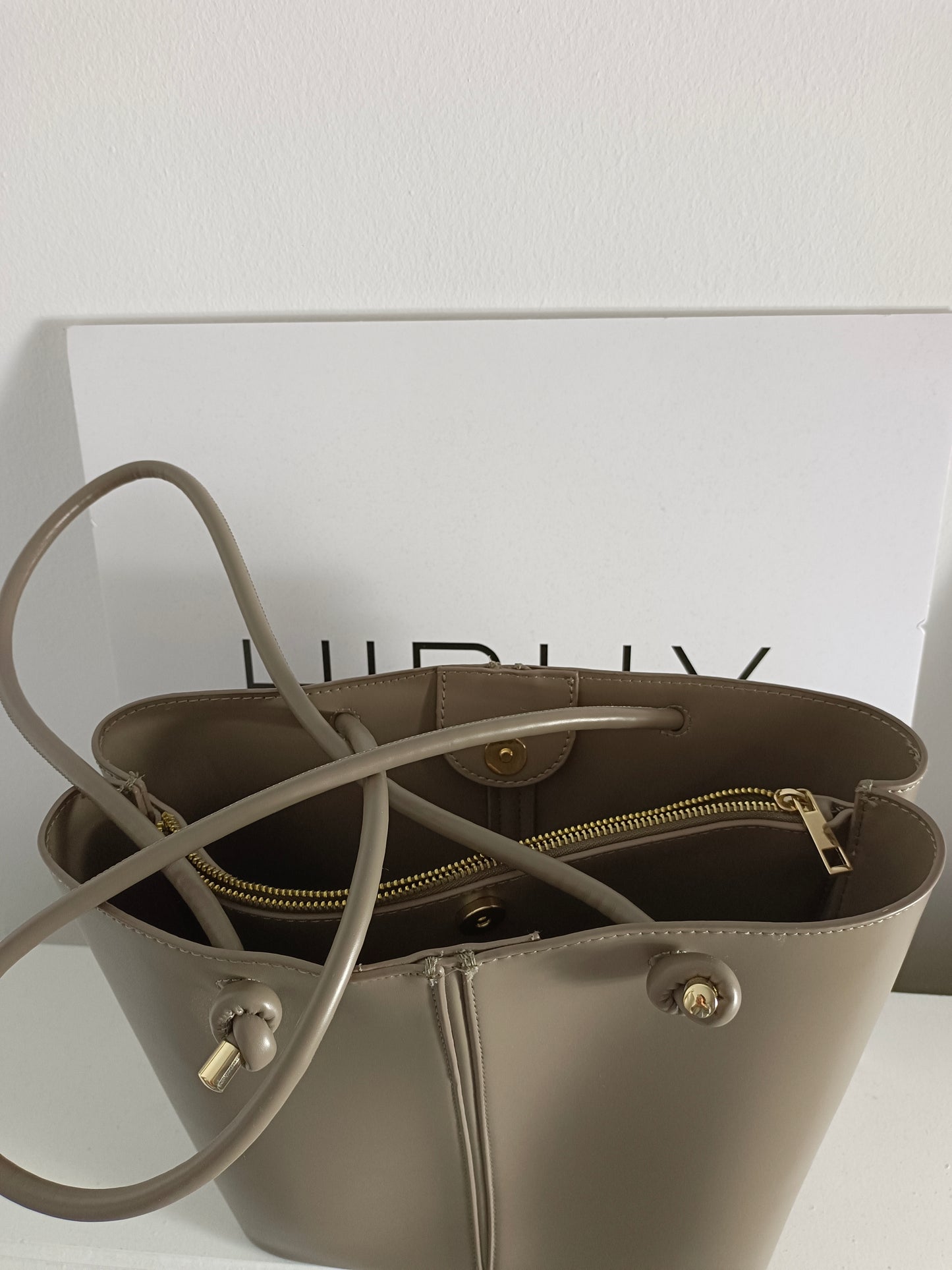 ZARA. Bolso beige polipiel