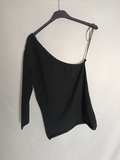 MASSIMO DUTTI. Top negro asimétrico T.l
