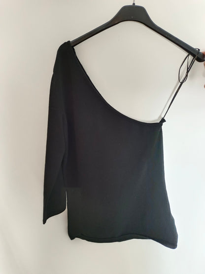 MASSIMO DUTTI. Top negro asimétrico T.l