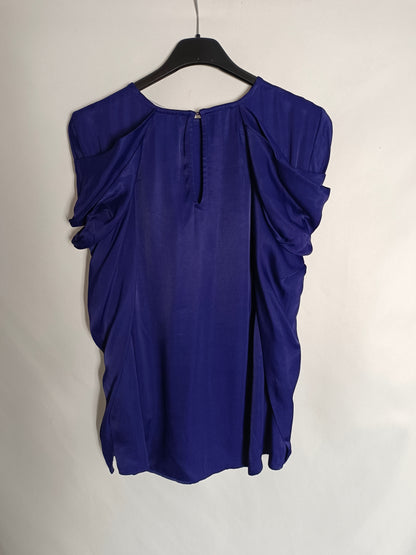 ZARA. Blusa morada hombros T.s