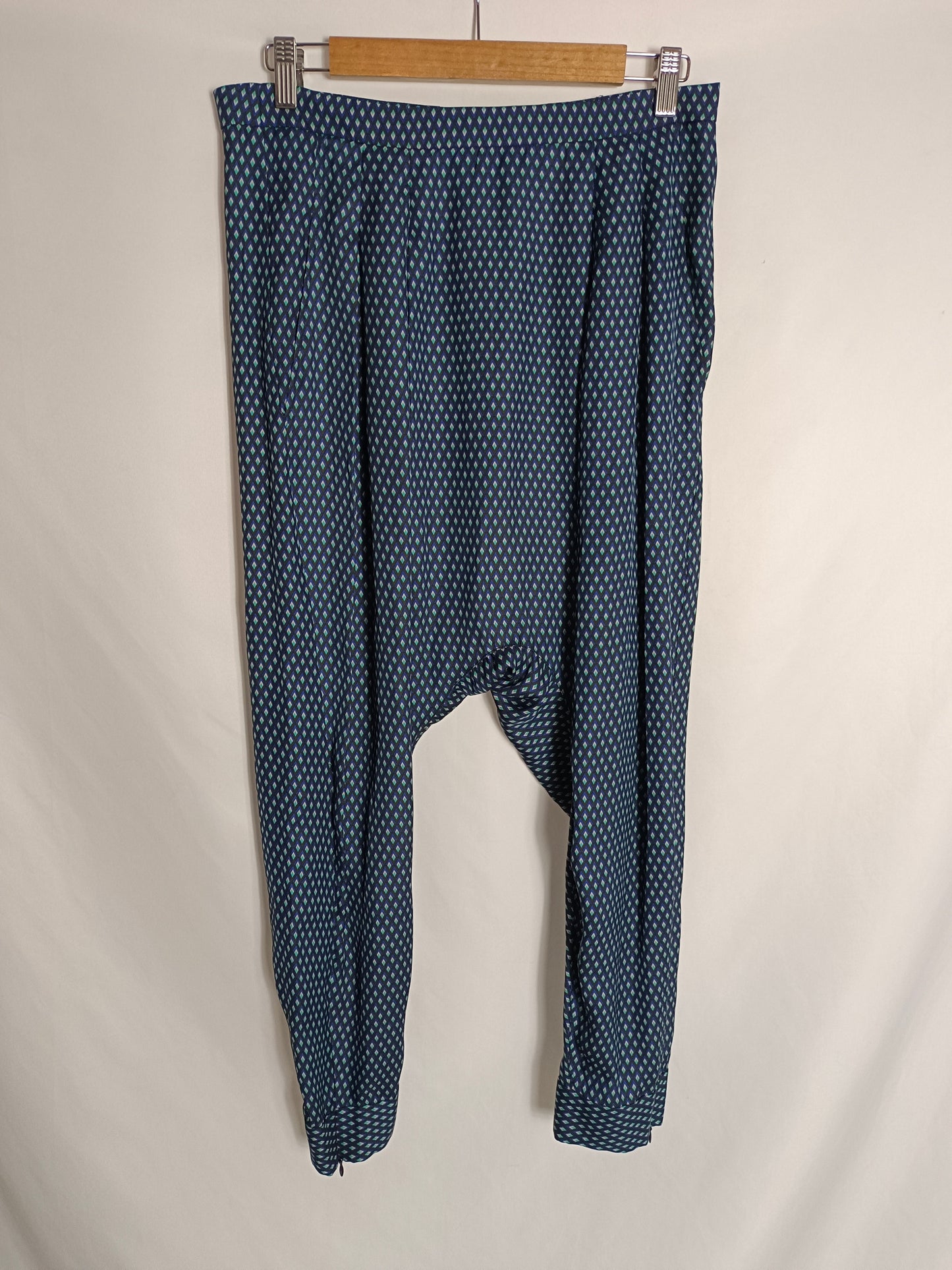 ZARA. Pantalón rombos estampado T.m