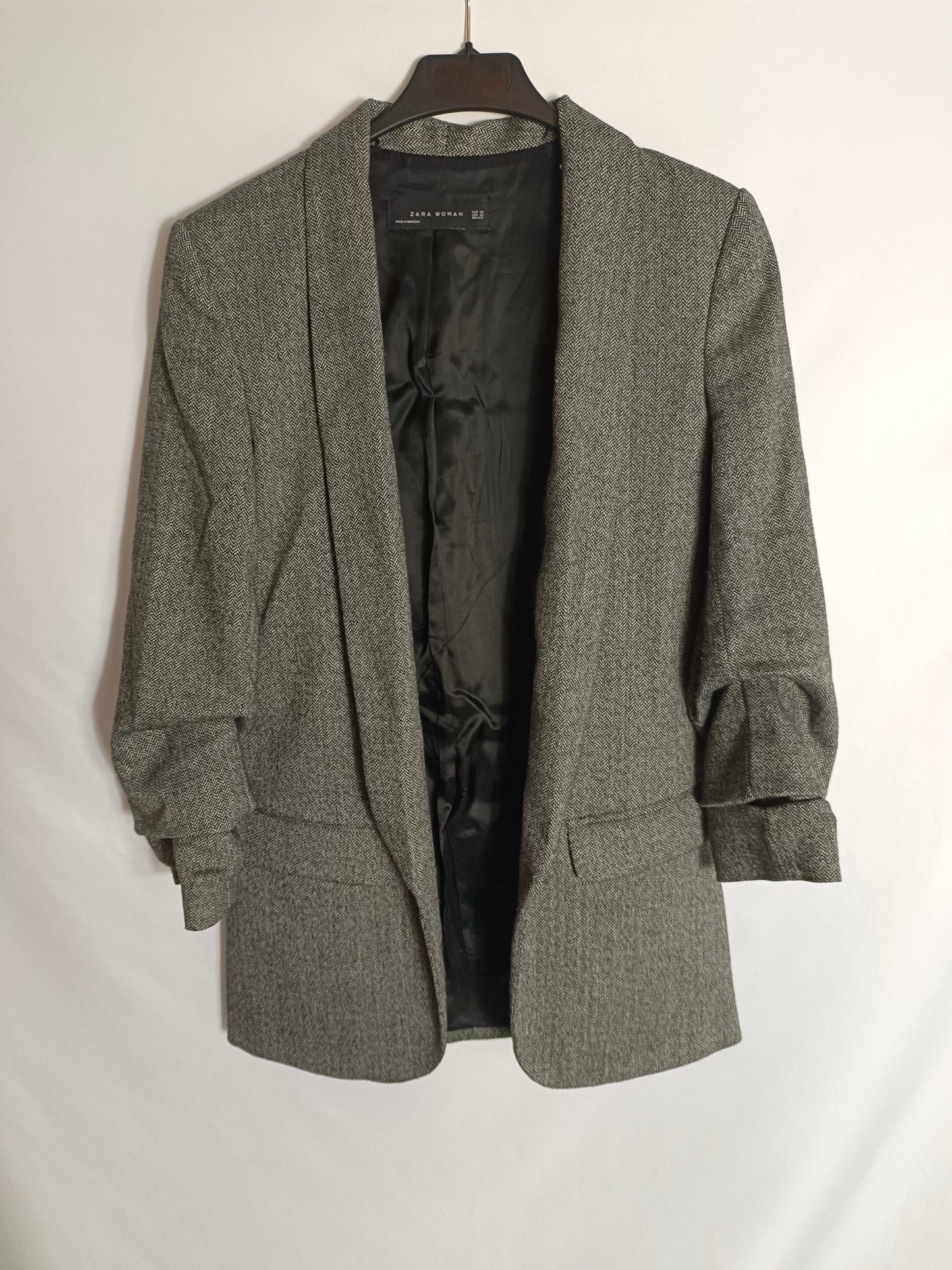 ZARA. Black and white herringbone blazer T.xs