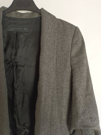 ZARA. Black and white herringbone blazer T.xs