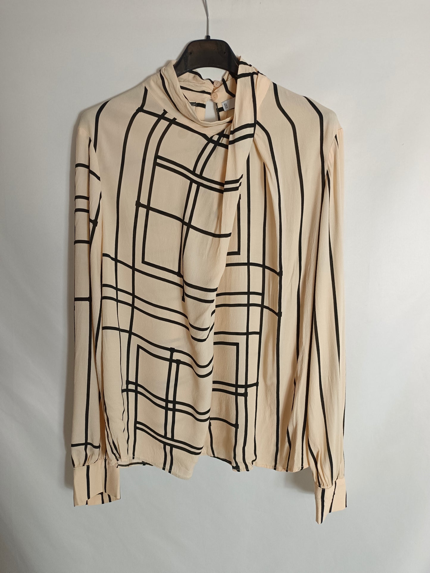 MANGO. Blusa nude cuadros T.m