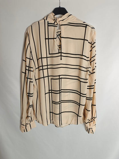 MANGO. Blusa nude cuadros T.m