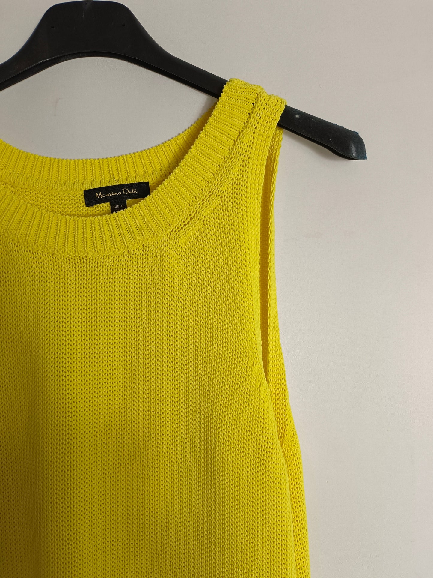 MASSIMO DUTTI. Top punto amarillo T.xs